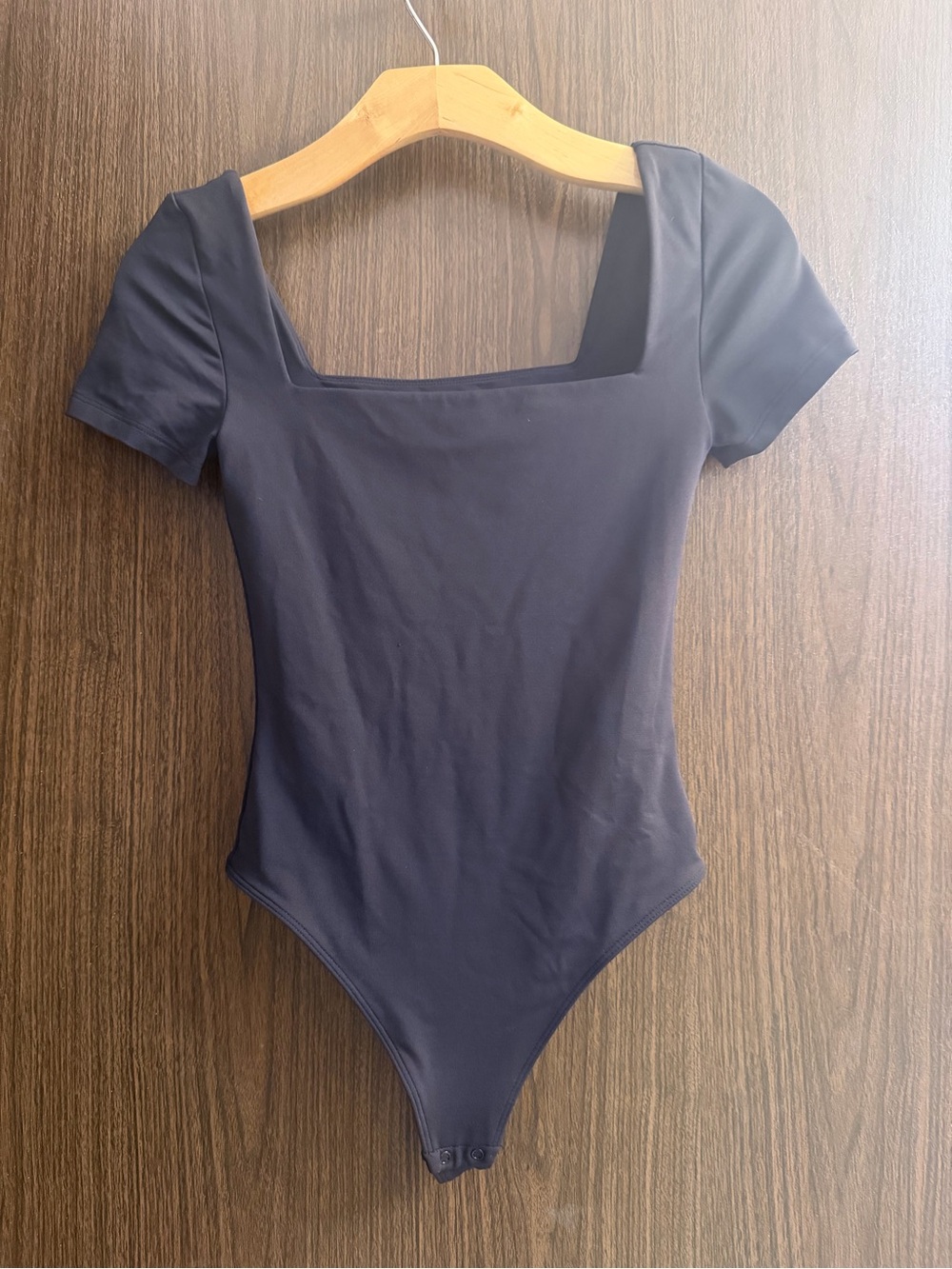 BABATON CONTOUR SHORT SLEEVE BODYSUIT SIZE SMALL BLACK ARITZIA